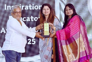 Mrs. Zeenat Sayed honored with the MIMAMSA Super 30 Inspirational Educators Award Mumbai-2025 by Athos Edu Solutions.